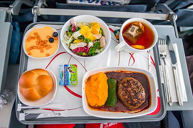 Самолетная еда и диабет: руководство для путешественников
